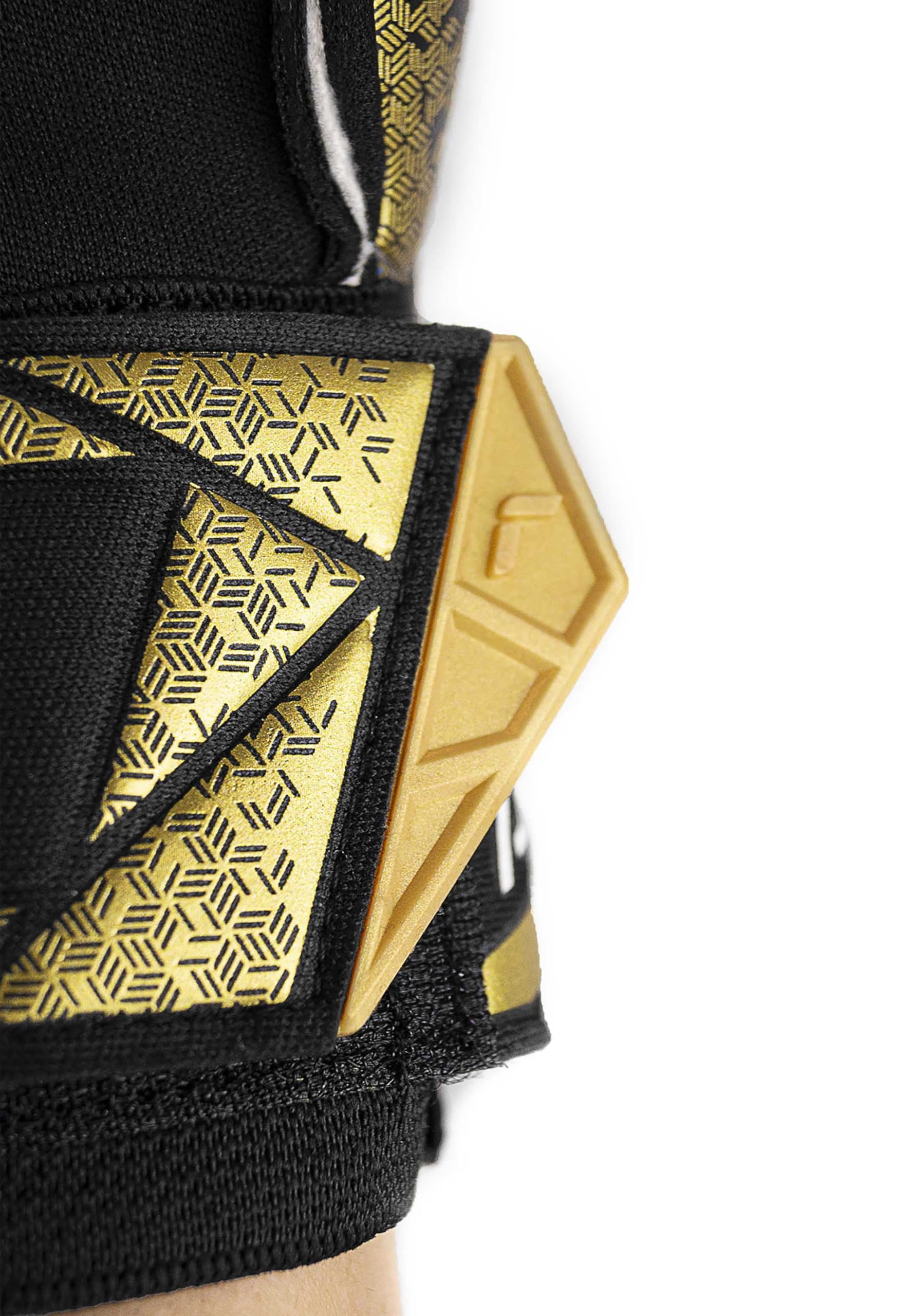 reusch-attrakt-gold-x-evolution-cut-torwarthandschuhe-grip image 7